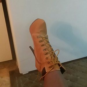 Zigisoho Timberland like boots